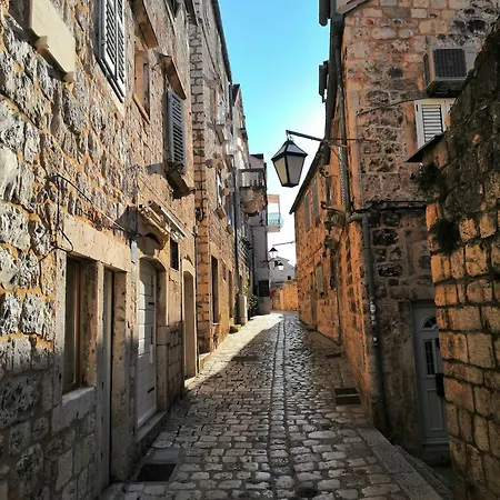 Hvar Promenade * هفار